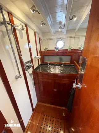 Foto 50 di 72: RAMPART 48 TWIN SCREW CLASSIC MOTOR YACHT 1962/2002